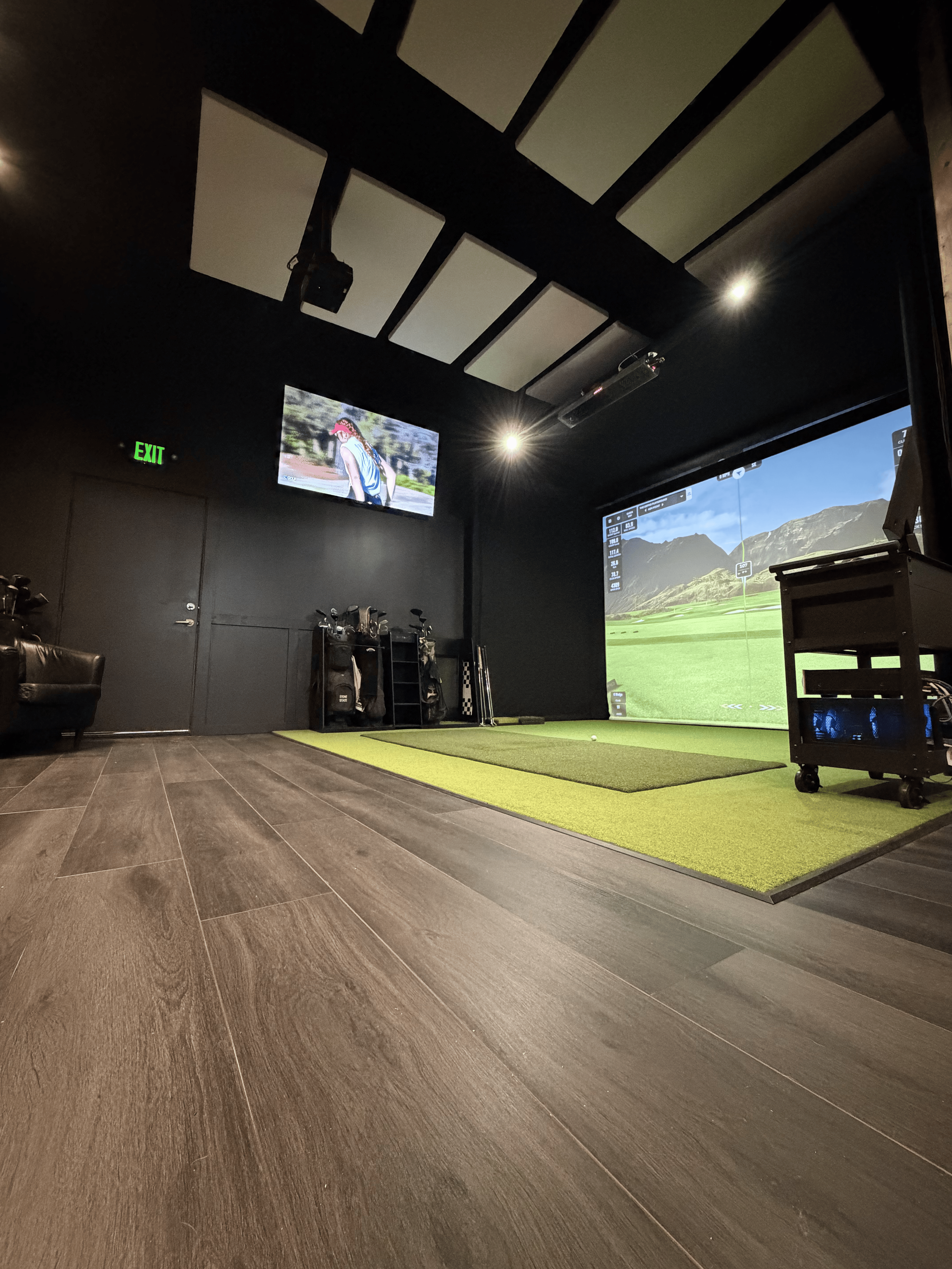 Stone State Golf bay, empty and ready